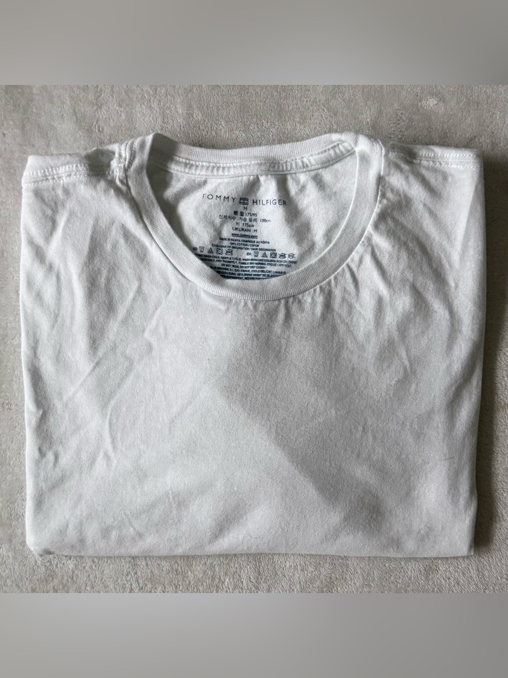 Tommy Hilfiger Classic White Crew Neck Tee – Clean Minimal Style Size M